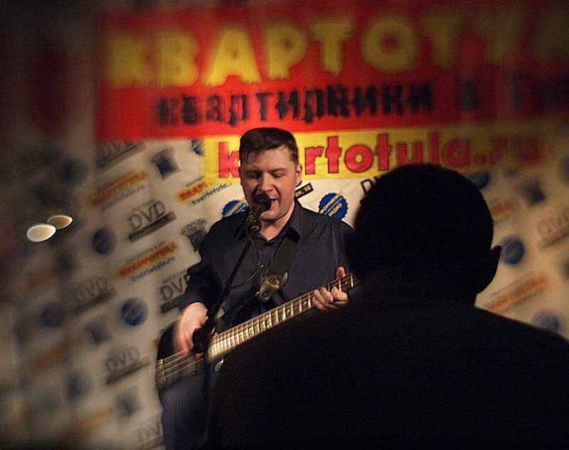 Дима Гура выступает на концерте-презентации сайта KvartoTula.ru Большая тульская акустика (11 марта 2012 года)