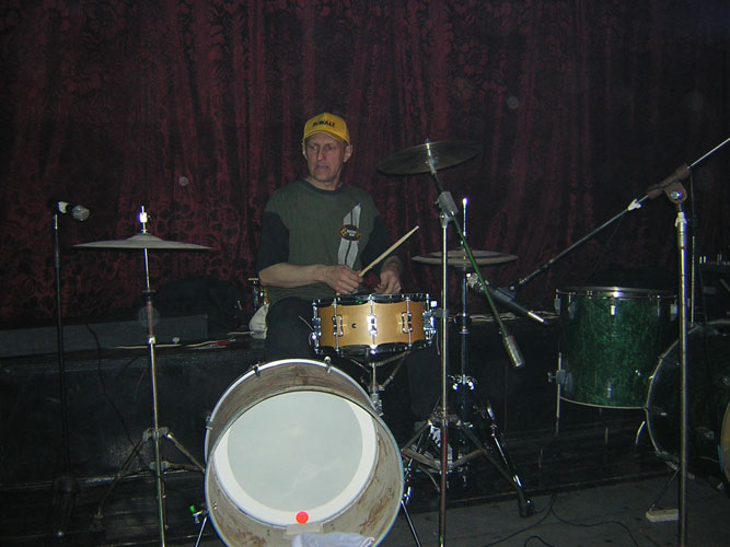 Владимр Капустин - бывший барабанщик группы Чердак * 10 декабря 2004 года * Открытие сезона рок-концертов