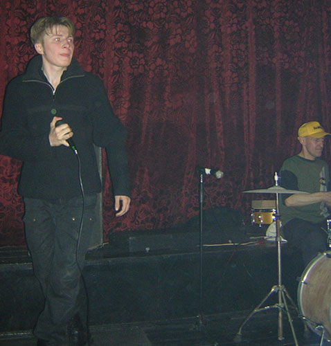 Владимр Капустин - бывший барабанщик группы Чердак и Антон Маньяк - бывший бэк-вокалист * 10 декабря 2004 года * Открытие сезона рок-концертов
