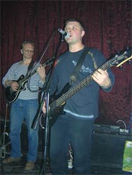 Клуб ИНДИЯ - Открытие сезона рок-концертов 10 Декабря 2004 года. Дима Гура и Серёга Захаров.