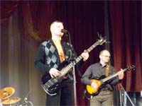 Фотография выступления группы ЧеРДаК в ДК «Металлургов» - Дима Гура и Сергей Захаров * 23 января 2010 года