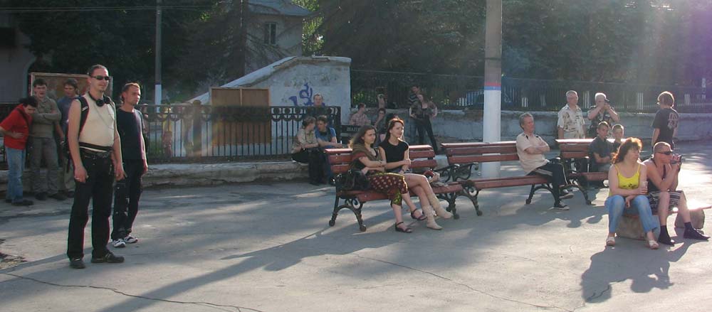 Зрители. Open air группы ЧеРДаК перед ДК «Металлургов» * 4 июня 2010 года