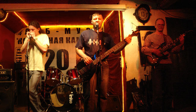 Фотография выступления тульской группы Чердак в питерском клубе КАМЧАТКА * 24 Февраля 2007 года
