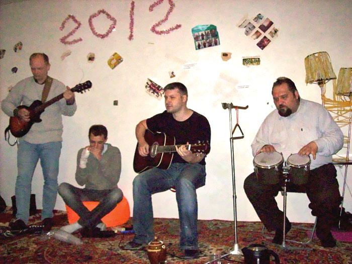 Группа ЧеРДаК выступает на квартирнике БезВыхода ЗаСилю (20 октября 2012 года)