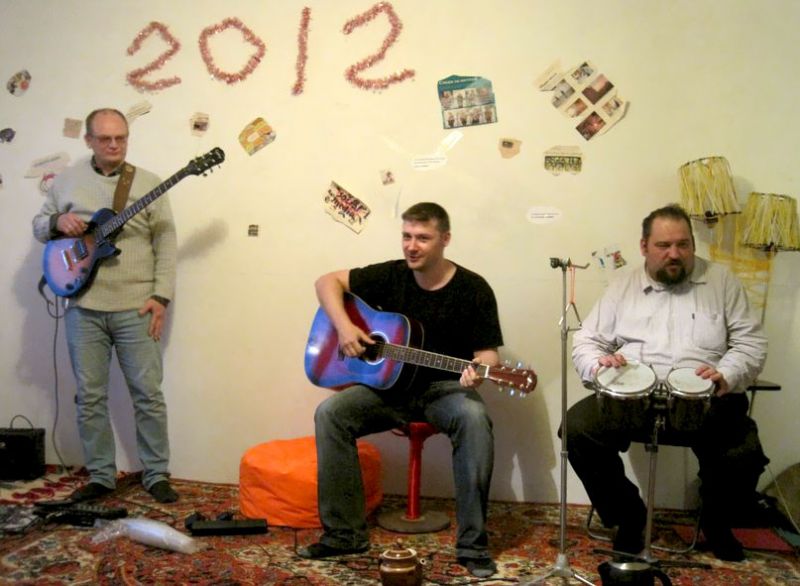 Группа ЧеРДаК выступает на квартирнике БезВыхода ЗаСилю (20 октября 2012 года)