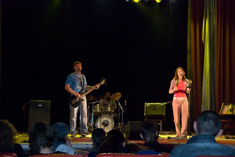 Группа ЧеРДаК выступает на фестивале Майские Жуки (30 апреля 2011 года)