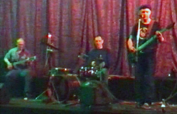Первое выступление группы ЧеРДаК на открытии клуба ИНДИЯ - 9 июля 2004 года