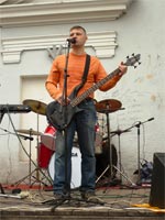 Фотография выступления группы ЧеРДаК в МУК "ЦКиД" (ДК Металлург) на Празднике Труда * 1 мая 2008 года