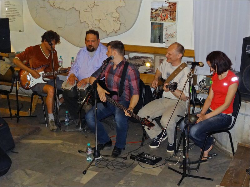 Группа ЧеРДаК выступает на концерте в Тульских древностях (18 мая 2012 года)
