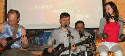 Группа ЧеРДаК на благотворительном концерте в поддержку музыканта Александра Чернецкого. Клуб «Ворота Солнца». Фото. 13 апреля 2011 года