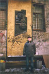 Лидер группы ЧеРДаК в СПб у стены Виктора Цоя Блохина 15 возле Клуба-музея Котельная КАМЧАТКА