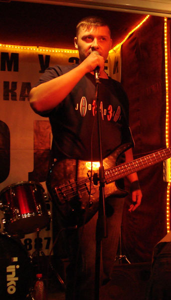Лидер группы ЧеРДаК Дима Гура в Санкт-Питербурге - Блохина 15 в Клубе-музее Котельная КАМЧАТКА 24 Февраля 2007 года