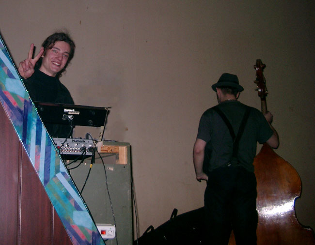 Роман Алмазов (dj Нефиг) и Billy Новик (Billy,s band) * 23 Апреля 2005 года