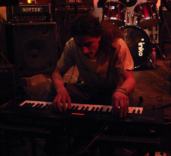 Клавишник рок-группы ЧеРДаК Роман Алмазов в питерском клубе КАМЧАТКА * 24 Февраля 2007 года