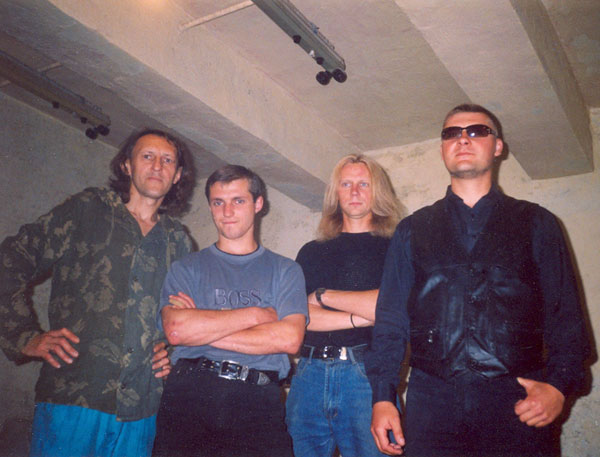 Будущая команда ЧеРДаК в подвале ДК Металлург * Весной 2003 года * Капустин, Дима Гура, Валера (VYAZ), Паша
