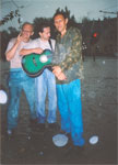 Участники команды ЧеРДаК в окрестностях ДК Металлург * Летом 2003 года * Серёга Захаров, Лёха Затворник и Капустин