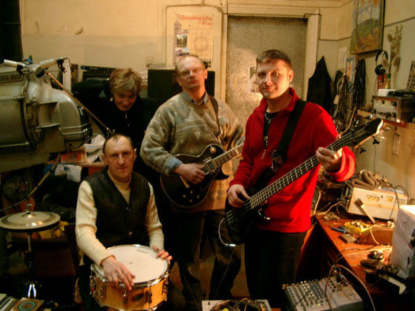 ЧеРДаК на репбазе ДК Металлург весной 2005 года * Гура, Захарыч, Капустин и Маньяк