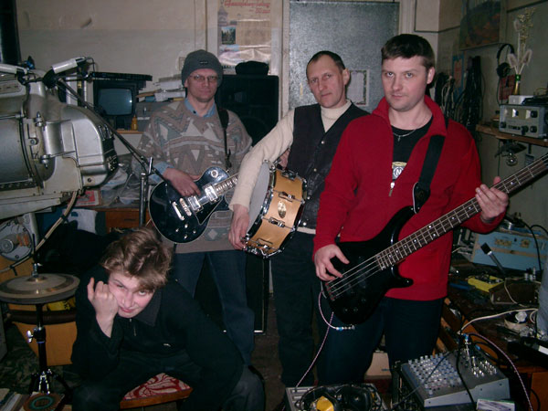 группа ЧеРДаК на репбазе ДК Металлург весной 2005 года * Гура, Захарыч, Капустин и Маньяк
